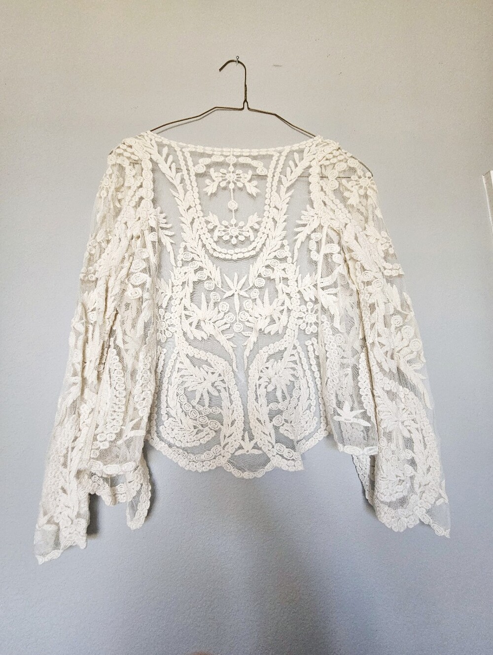 Women's M/L Long Sleeved Goregous Bohemian Thick Lace Over Top